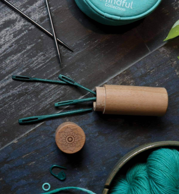36635 Чохол для голок + 4 голки Teal Wooder Darning Needles KnitPro 36635 Чохол для голок + 4 голки Teal Wooder Darning Needles KnitPro